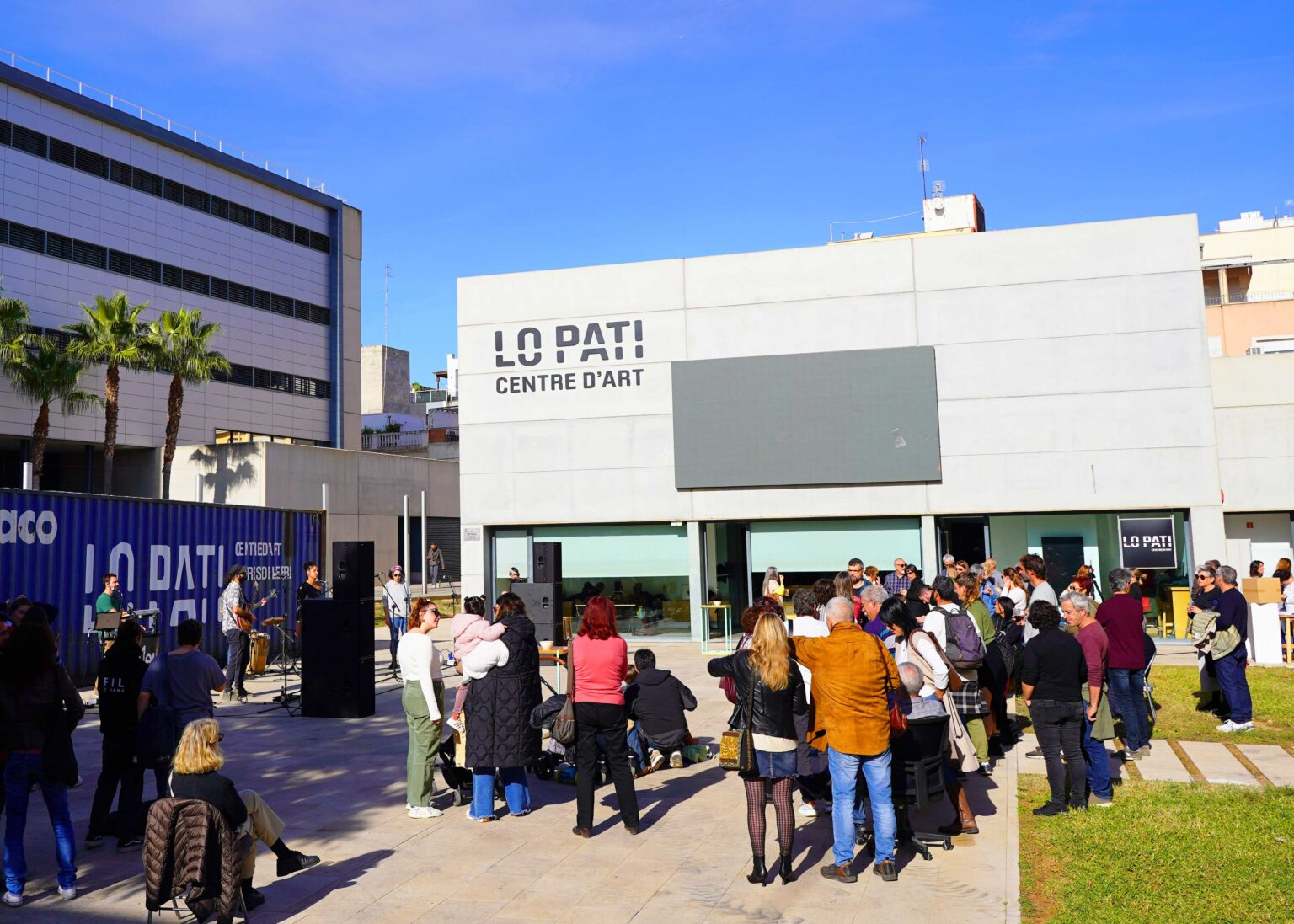 Centre d'Art Lo Pati és un centre d'art contemporani.