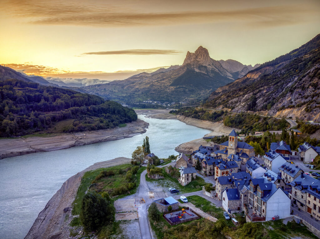 Vista àrea de Lanuza a Osca by STOCKPHOTOASTUR